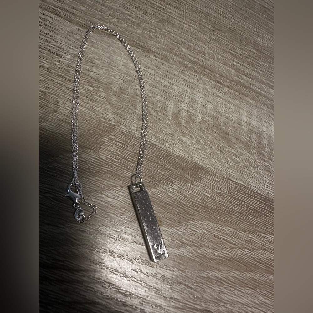 ✨Louis Vuitton Minimalist Pendent w  Necklace - Gently used Pendent✨
